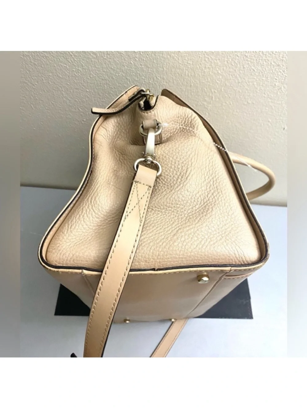Kate Spade Elegant Beige Handbag genuine soft leather for every day. Like new.